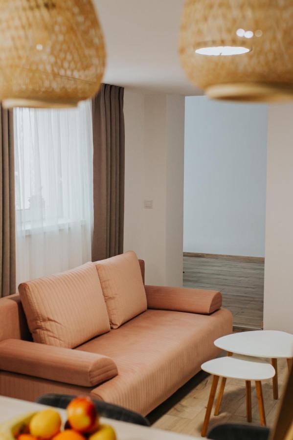 Regim Hotelier Lotusul Verde オラデア エクステリア 写真