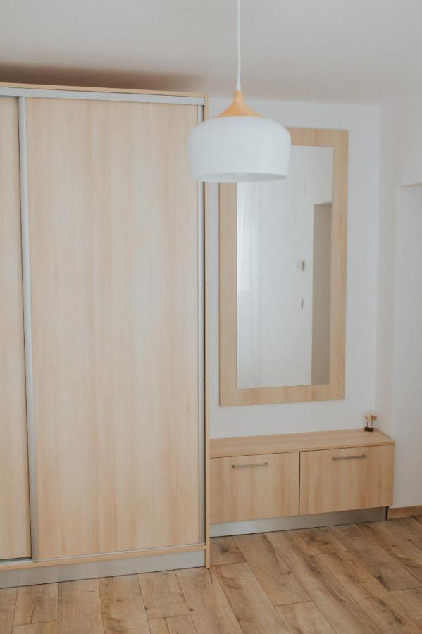 Regim Hotelier Lotusul Verde オラデア エクステリア 写真