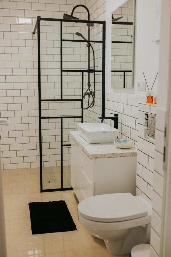 Regim Hotelier Lotusul Verde オラデア エクステリア 写真