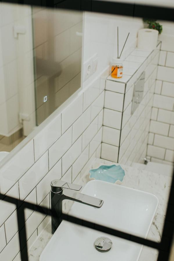 Regim Hotelier Lotusul Verde オラデア エクステリア 写真