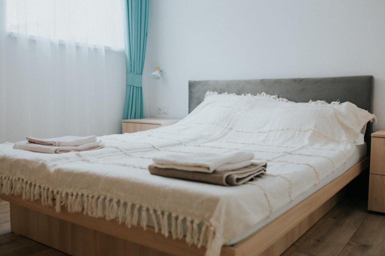 Regim Hotelier Lotusul Verde オラデア エクステリア 写真